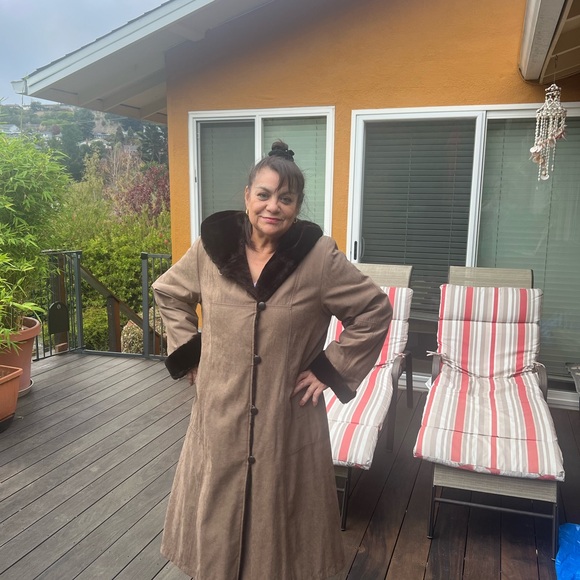 Plush Warm Brown Hooded Jacket Reasonable offers👍 - Picture 11 of 16